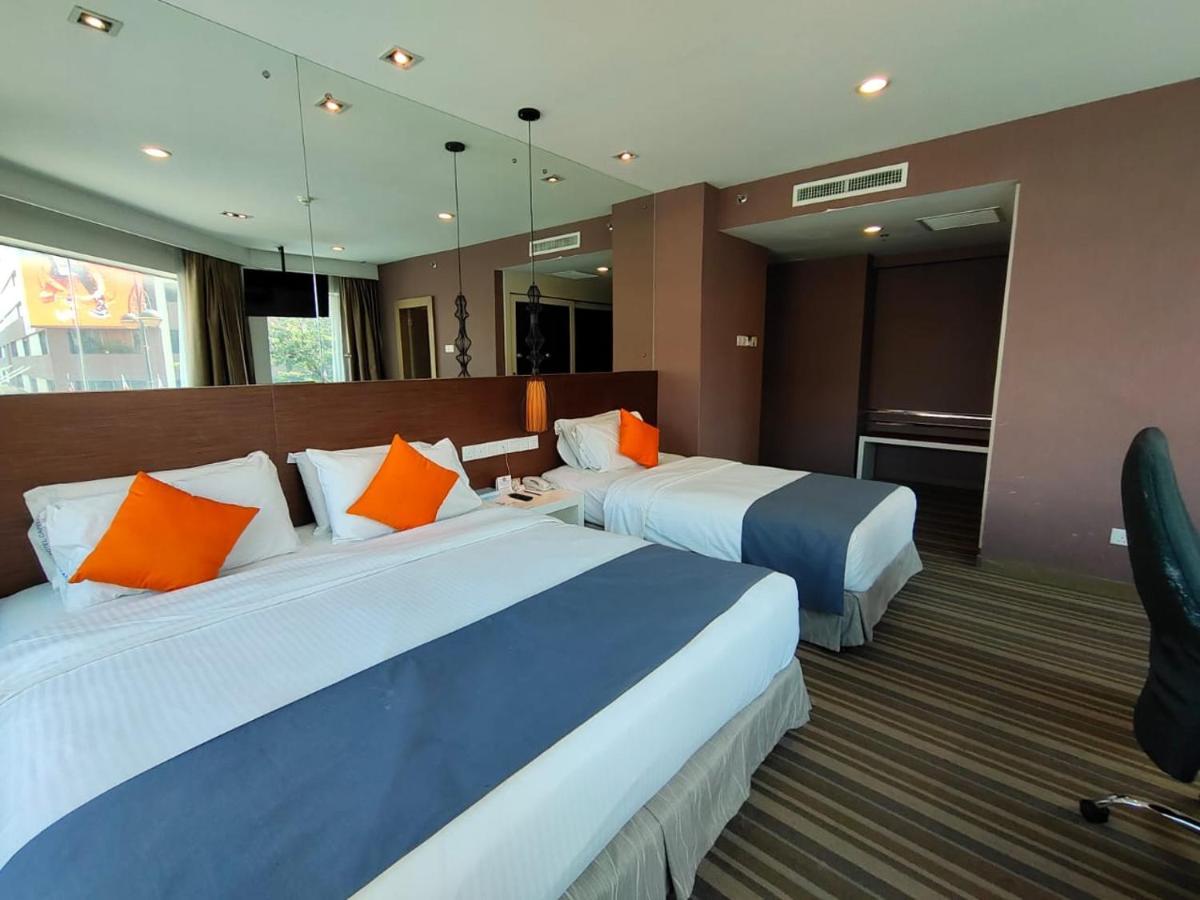 Capital Hotel 3*