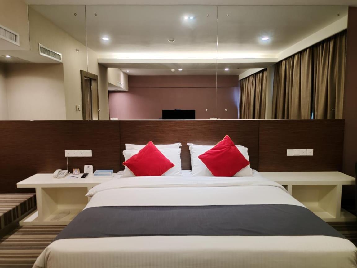 Capital 3*