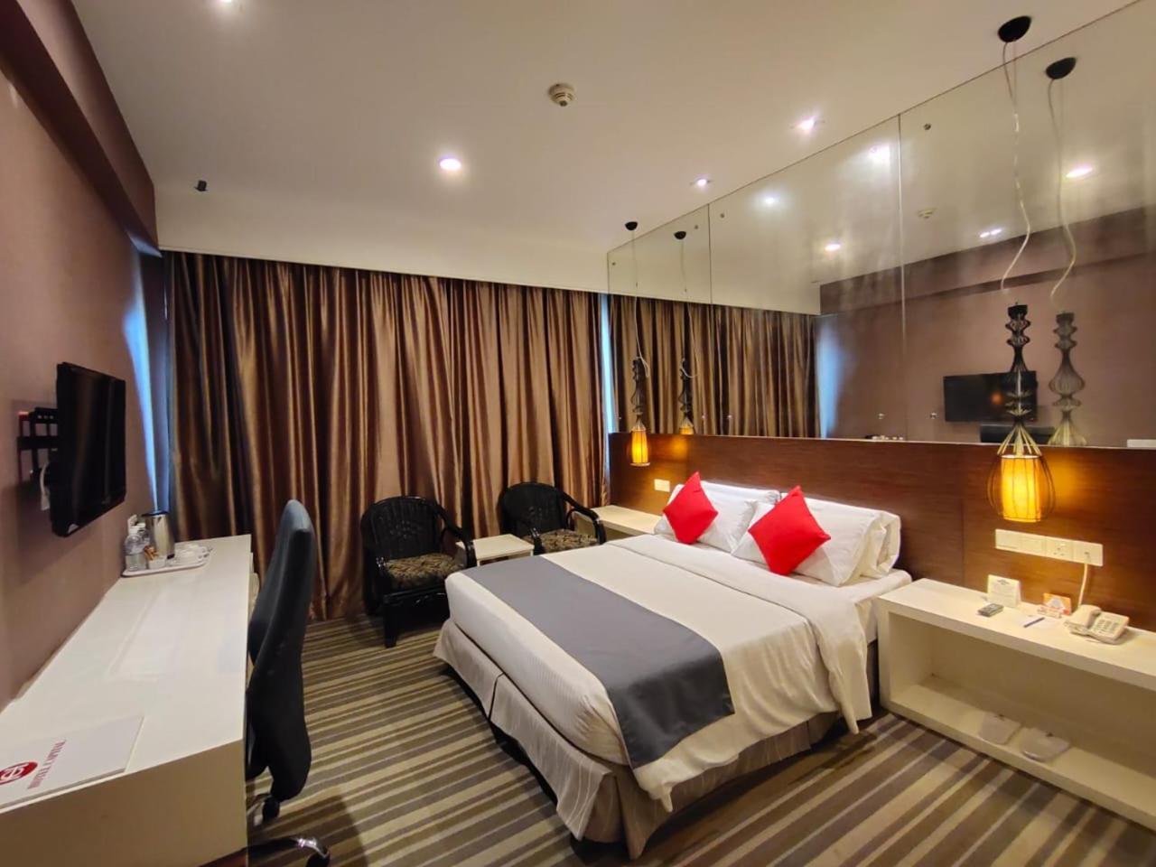 Capital 3*