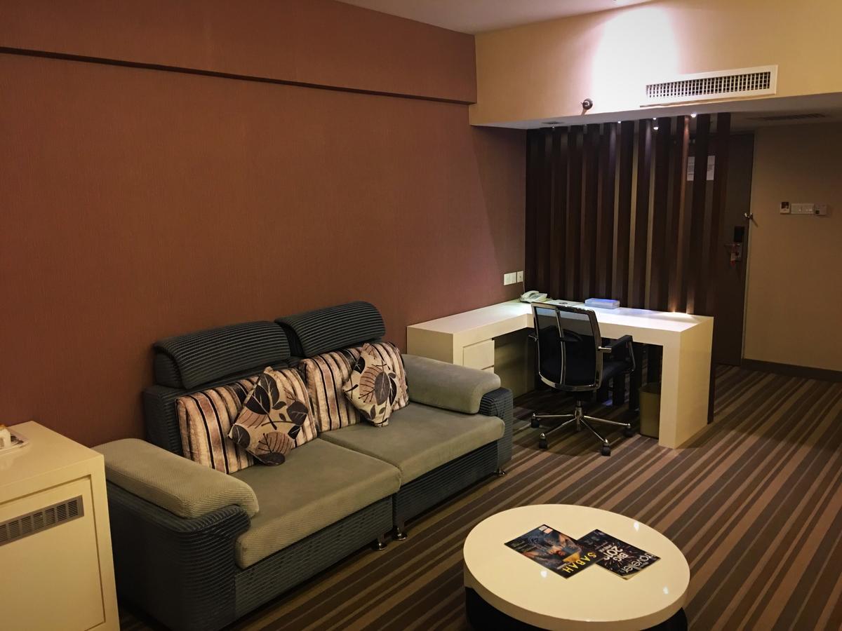 Capital Hotel 3*