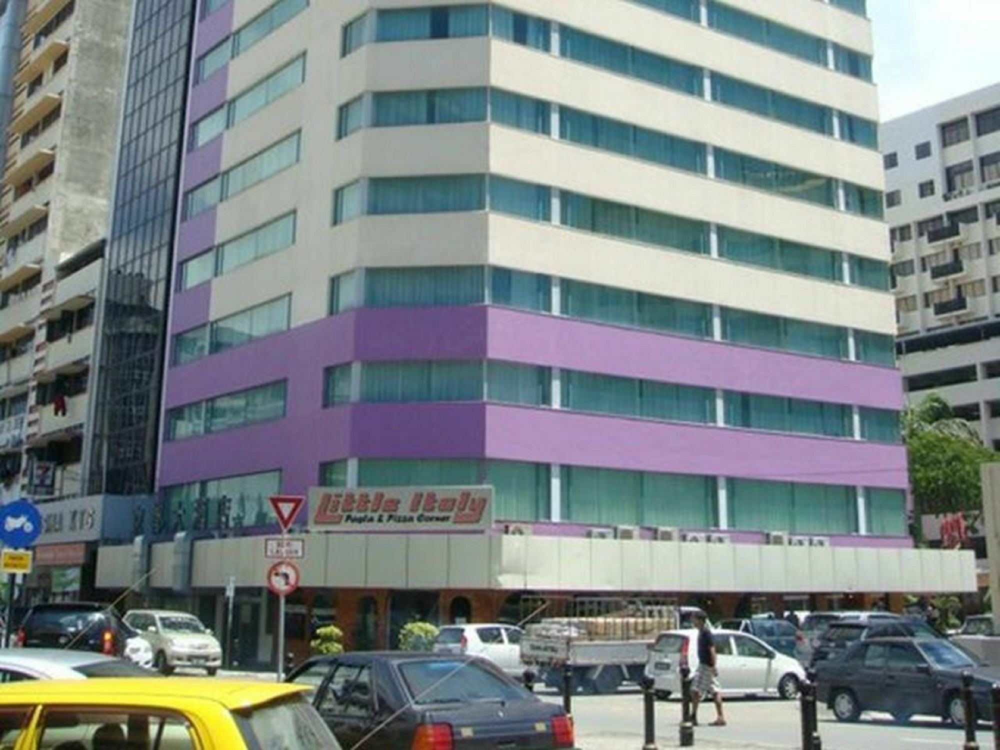 Capital Hotel 3*